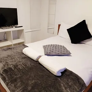Cosy Near E1 London